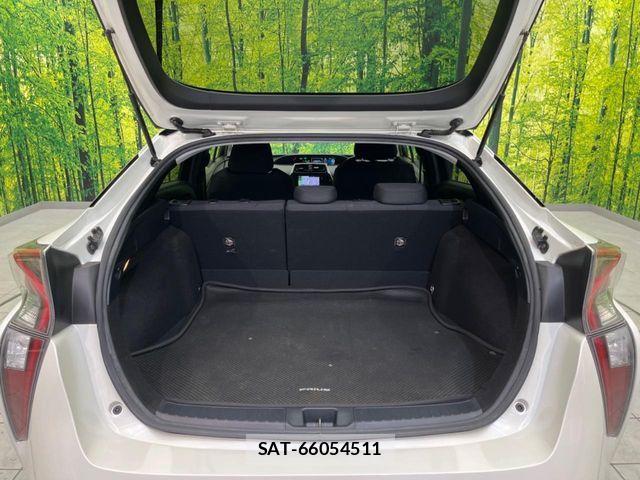 Toyota PRIUS 2016-04 8209633-9