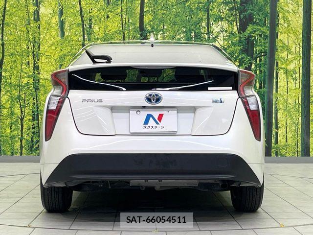 Toyota PRIUS 2016-04 8209633-14