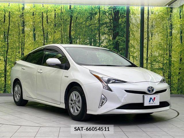 Toyota PRIUS 2016-04 8209633-15