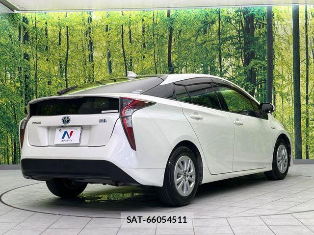 Toyota PRIUS 2016-04 8209633-16