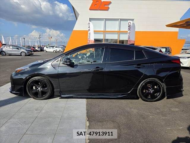 Toyota PRIUS 2022-02 8209588-11