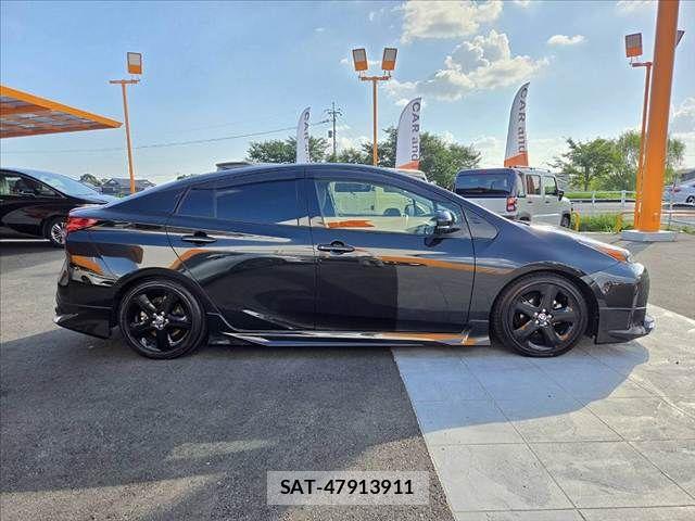 Toyota PRIUS 2022-02 8209588-12