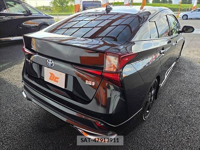Toyota PRIUS 2022-02 8209588-13
