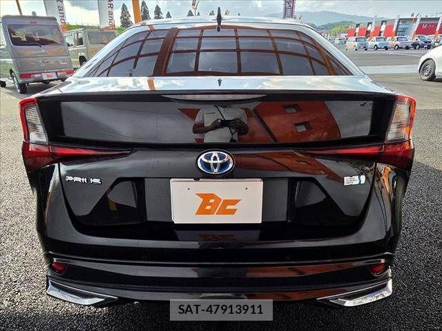Toyota PRIUS 2022-02 8209588-14
