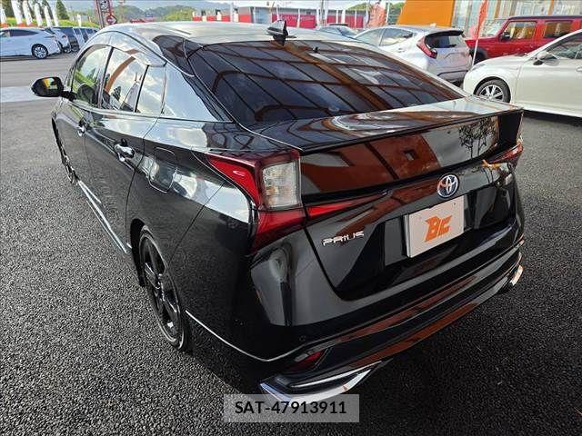 Toyota PRIUS 2022-02 8209588-15