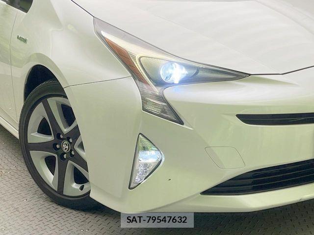 Toyota PRIUS 2016-01 8209632-11
