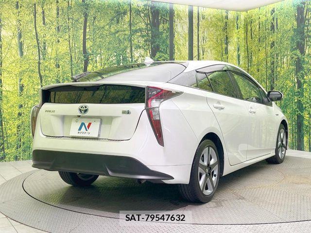 Toyota PRIUS 2016-01 8209632-16