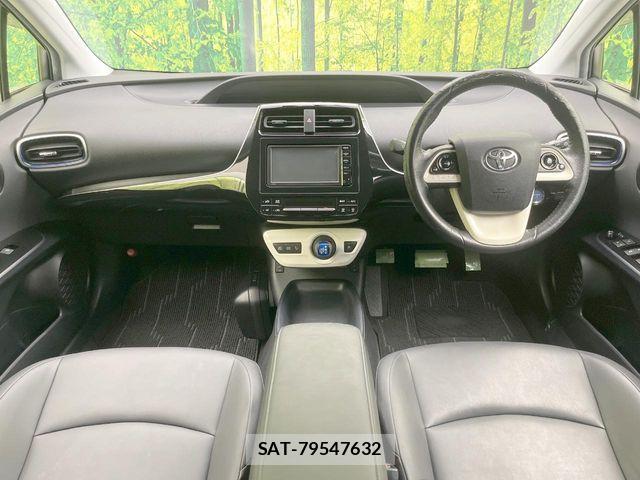 Toyota PRIUS 2016-01 8209632-1