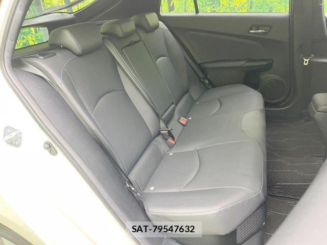 Toyota PRIUS 2016-01 8209632-8