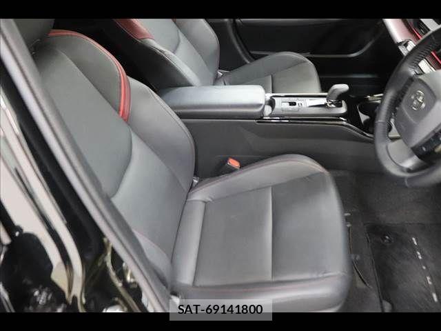 Toyota PRIUS 2023-08 8209577-10