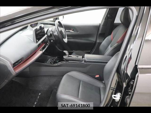Toyota PRIUS 2023-08 8209577-11