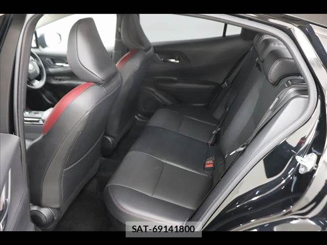 Toyota PRIUS 2023-08 8209577-12