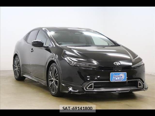 Toyota PRIUS 2023-08 8209577-17