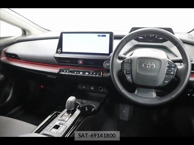 Toyota PRIUS 2023-08 8209577-1