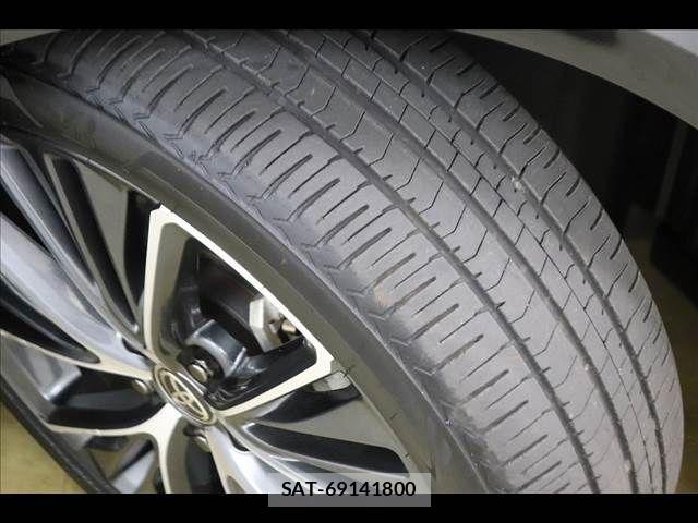 Toyota PRIUS 2023-08 8209577-24