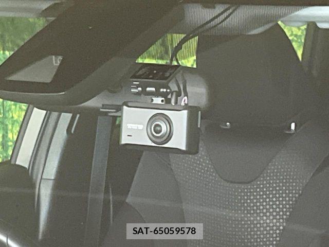 Toyota PRIUS 2021-06 8209591-6