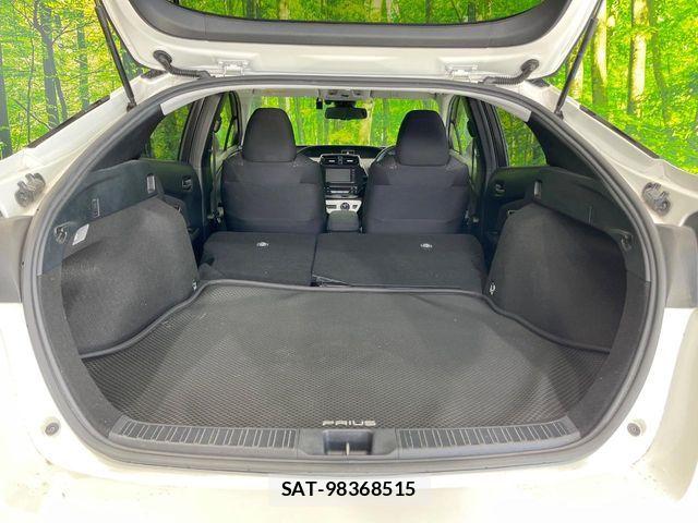 Toyota PRIUS 2018-09 8209616-9