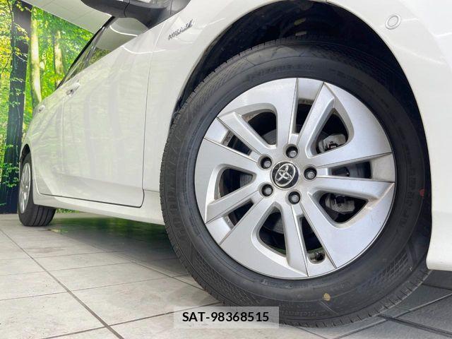 Toyota PRIUS 2018-09 8209616-12