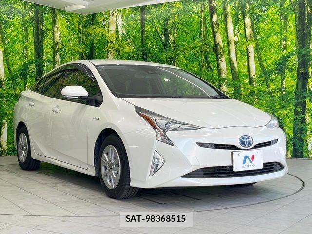 Toyota PRIUS 2018-09 8209616-15