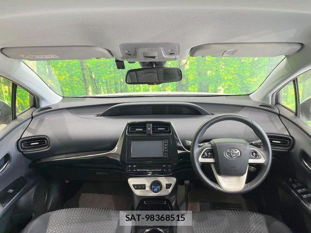 Toyota PRIUS 2018-09 8209616-1
