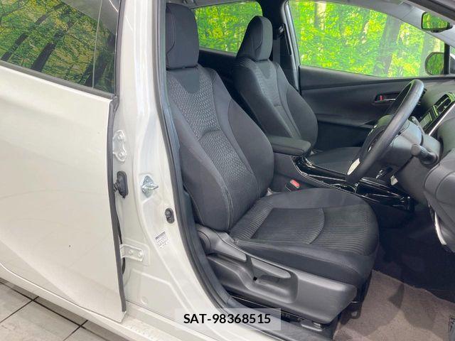 Toyota PRIUS 2018-09 8209616-7