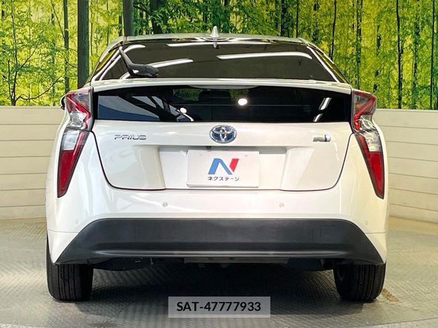 Toyota PRIUS 2016-07 8209621-14