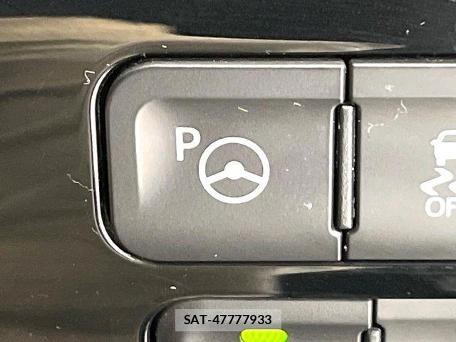 Toyota PRIUS 2016-07 8209621-5