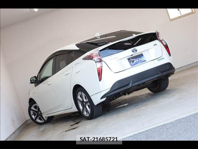 Toyota PRIUS 2018-07 8209600-10