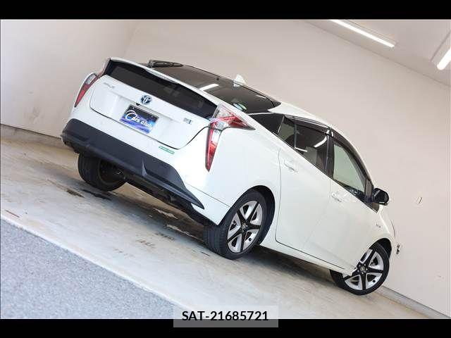 Toyota PRIUS 2018-07 8209600-11