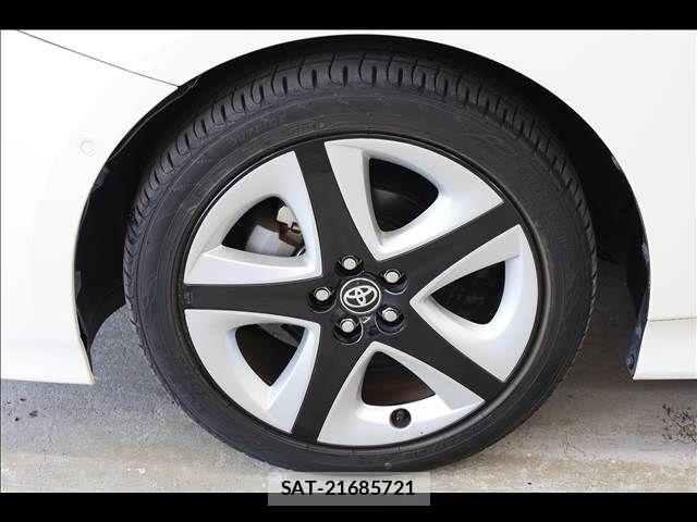 Toyota PRIUS 2018-07 8209600-13