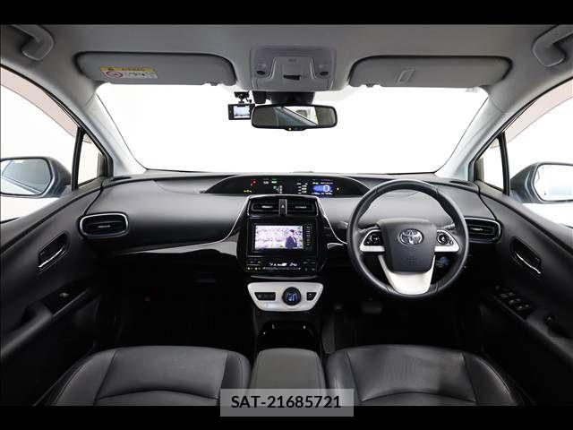 Toyota PRIUS 2018-07 8209600-2