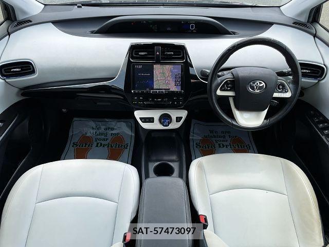 Toyota PRIUS 2016-02 8209626-1