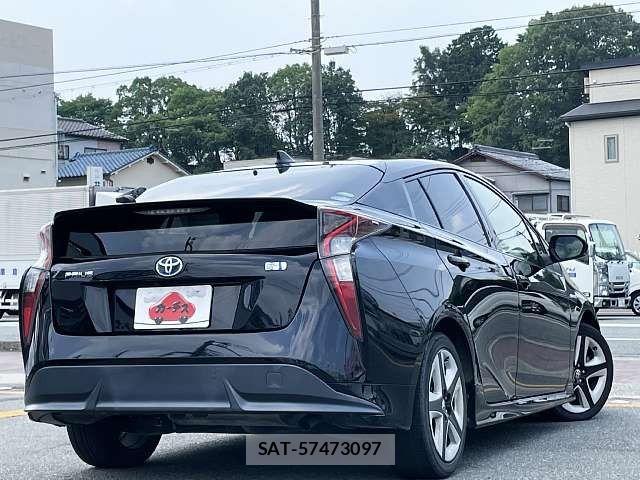 Toyota PRIUS 2016-02 8209626-2