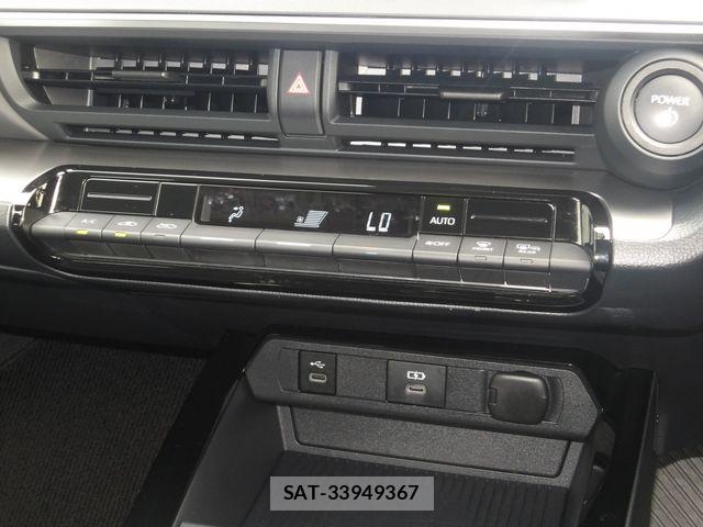 Toyota PRIUS 2023-11 8209589-10
