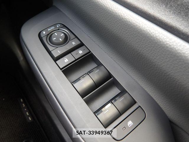 Toyota PRIUS 2023-11 8209589-12