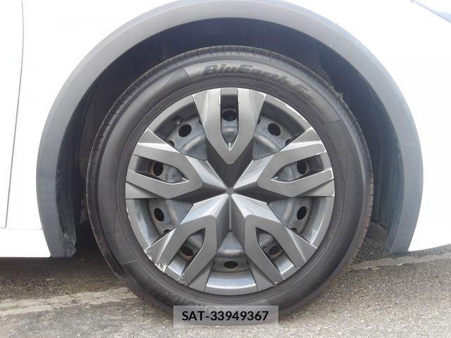 Toyota PRIUS 2023-11 8209589-26