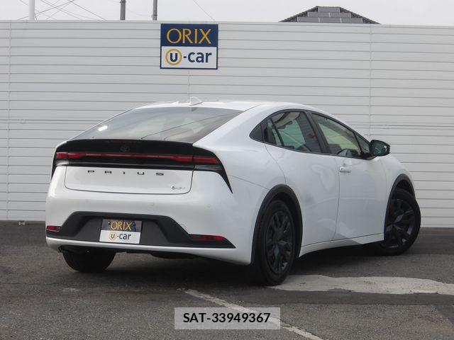 Toyota PRIUS 2023-11 8209589-2