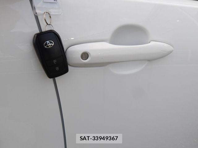 Toyota PRIUS 2023-11 8209589-7