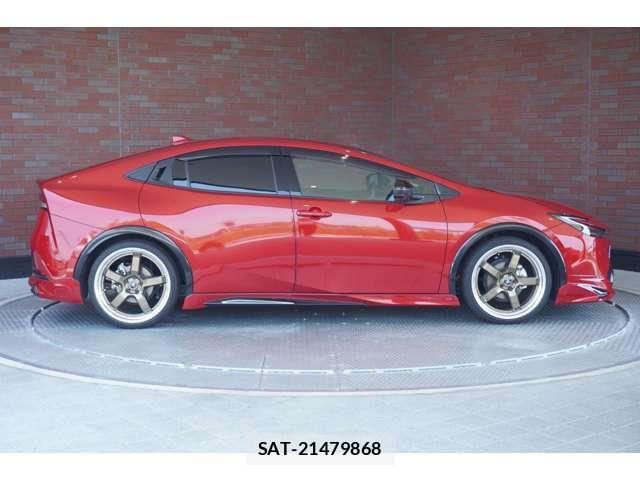 Toyota PRIUS 2023-04 8209582-1