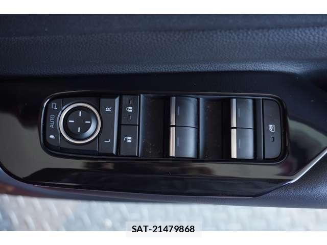 Toyota PRIUS 2023-04 8209582-23