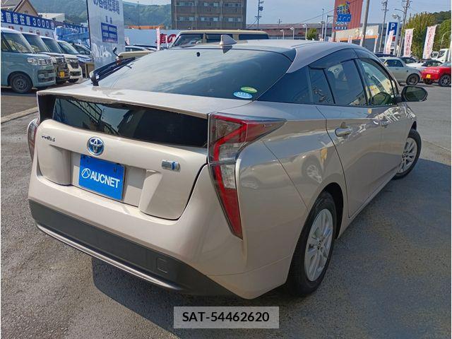 Toyota PRIUS 2016-03 8209631-1