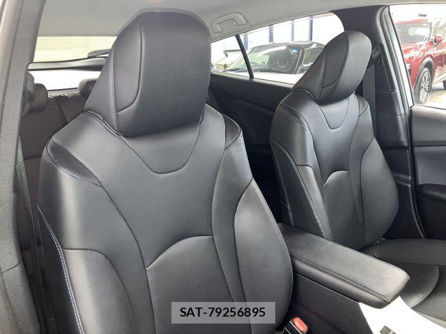 Toyota PRIUS 2016-08 8209634-17