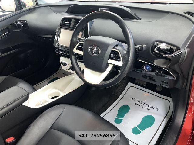 Toyota PRIUS 2016-08 8209634-18