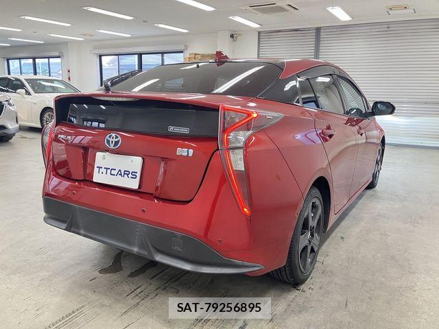 Toyota PRIUS 2016-08 8209634-23