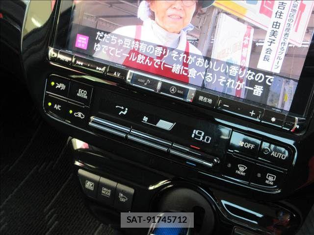 Toyota PRIUS 2019-02 8209624-13