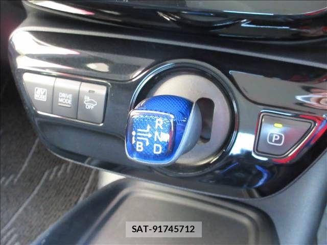 Toyota PRIUS 2019-02 8209624-14