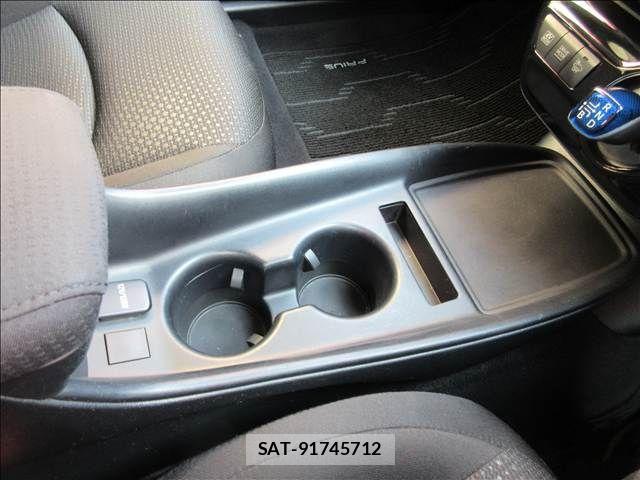 Toyota PRIUS 2019-02 8209624-15