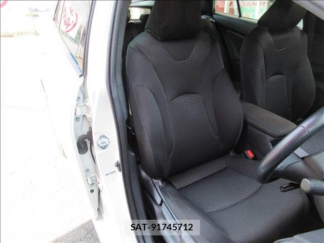 Toyota PRIUS 2019-02 8209624-18
