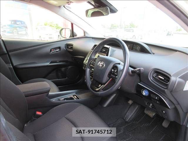 Toyota PRIUS 2019-02 8209624-26