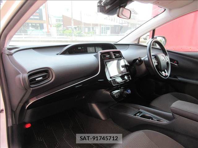 Toyota PRIUS 2019-02 8209624-27